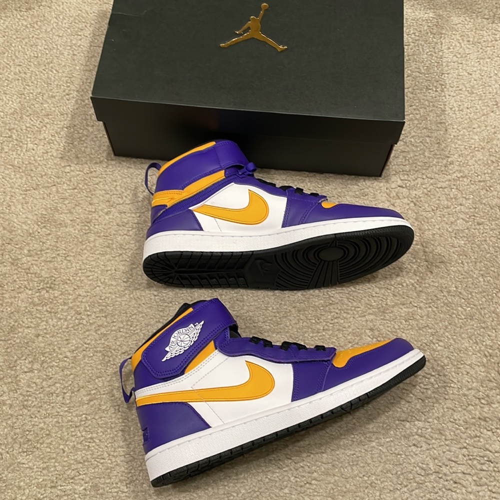 Nike Air Jordan 1 Hi FlyEase men size 10 brand new with box Lakers color - Picture 2 of 7